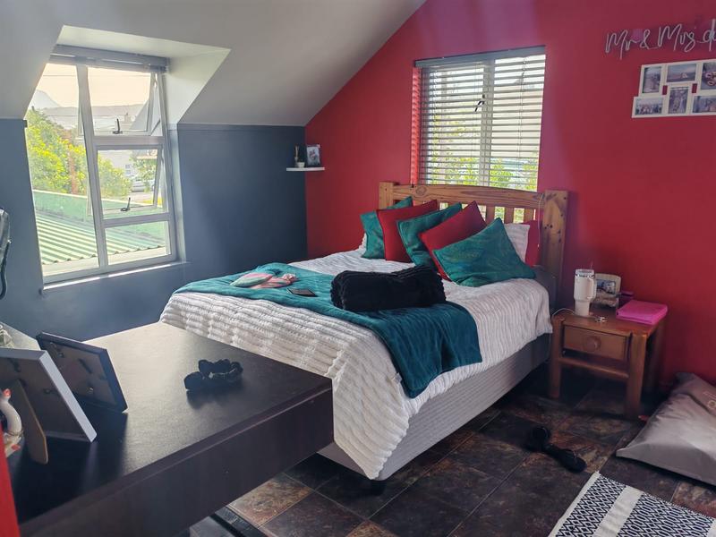 6 Bedroom Property for Sale in Sandbaai Western Cape
